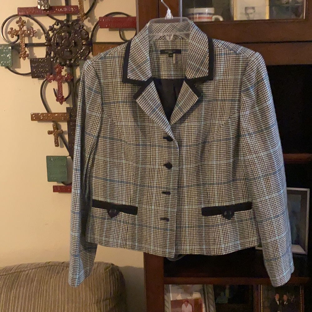 Suit jacket with pencil skirt.  Black and white with teal accents New condition